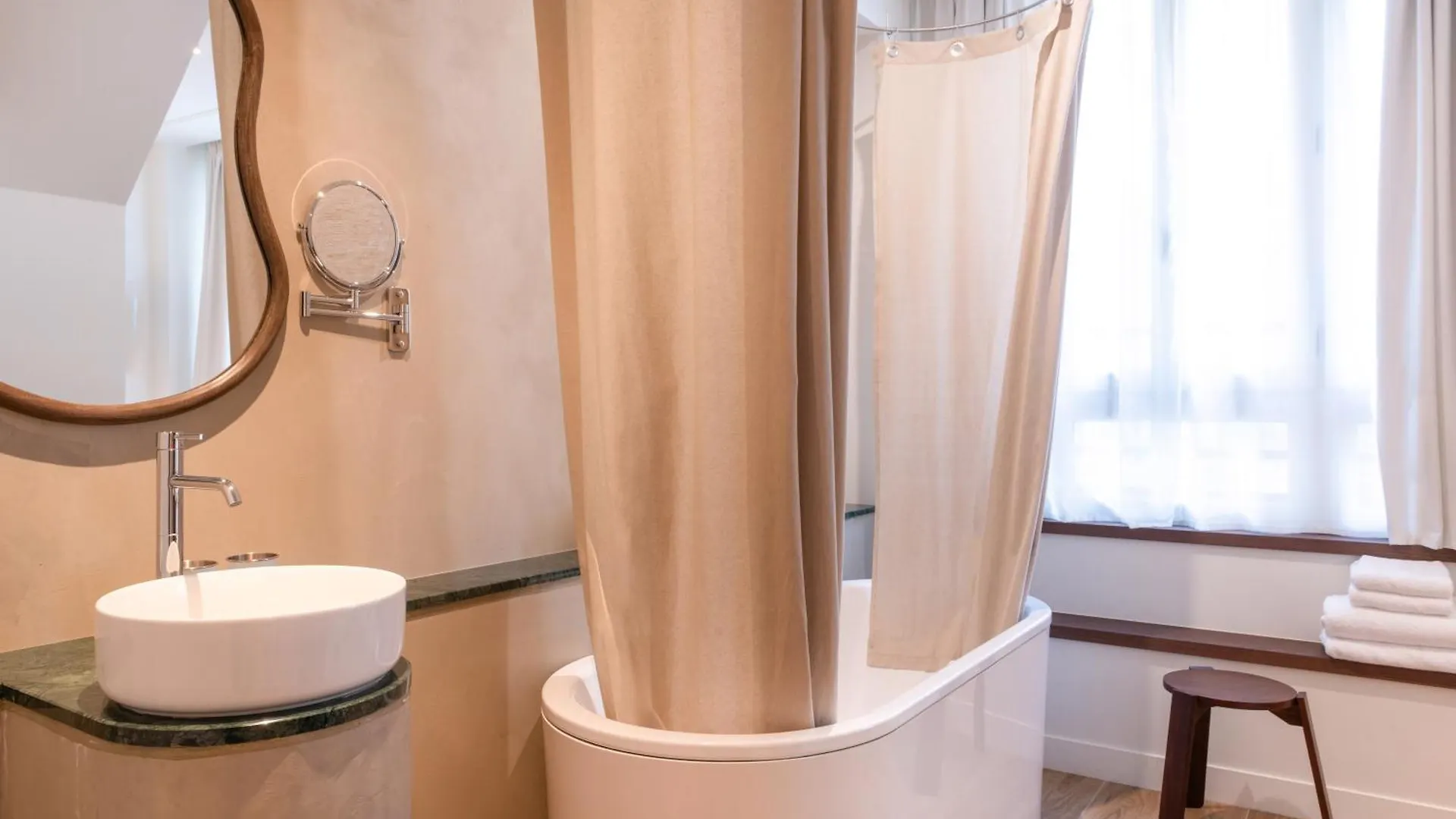 ****  Le Lampika Hotel Paris France